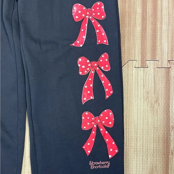 NWT Strawberry Shortcake Dark Grey 2 Piece Sweatsuit TikTok Famous/Viral Trend - Picture 6 of 12